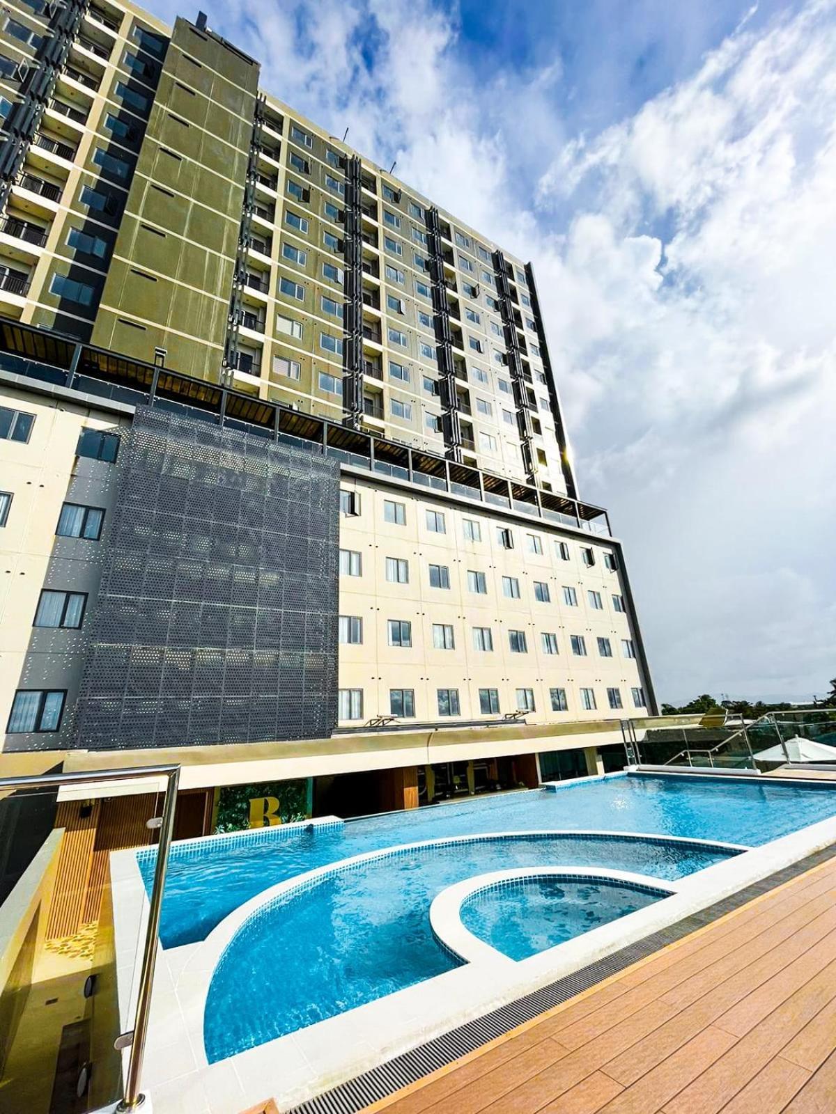 Uma Hotel And Residences Naga  Exteriér fotografie